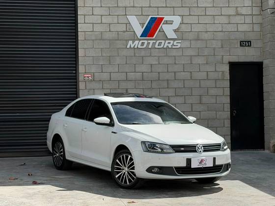 VOLKSWAGEN JETTA 2.0 TSI HIGHLINE 211CV GASOLINA 4P TIPTRONIC VOLKSWAGEN JETTA 2.0 TSI HIGHLINE 211CV GASOLINA 4P TIPTRONIC